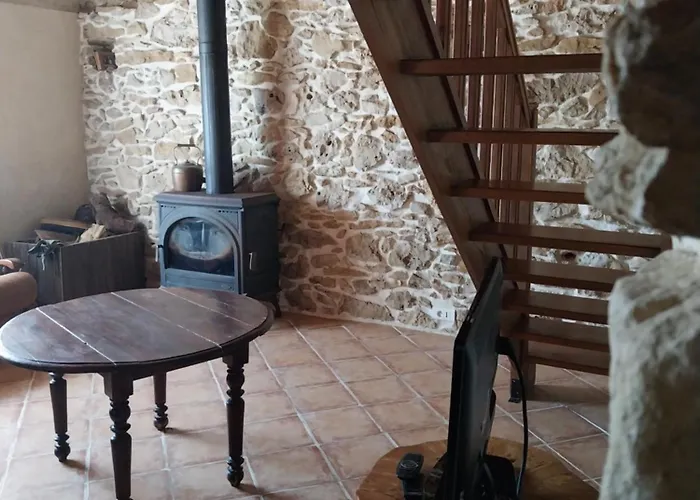 Ancienne Dépendance Pierre Et Bois Сasa de vacaciones Alan